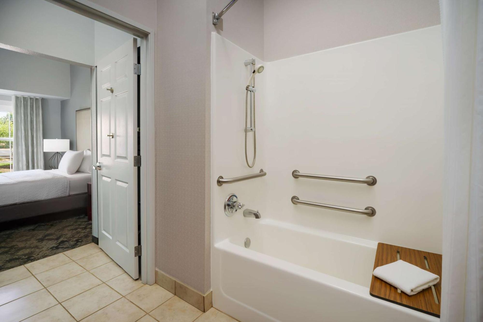 Homewood Suites By Hilton Erie Kearsarge Exterior photo